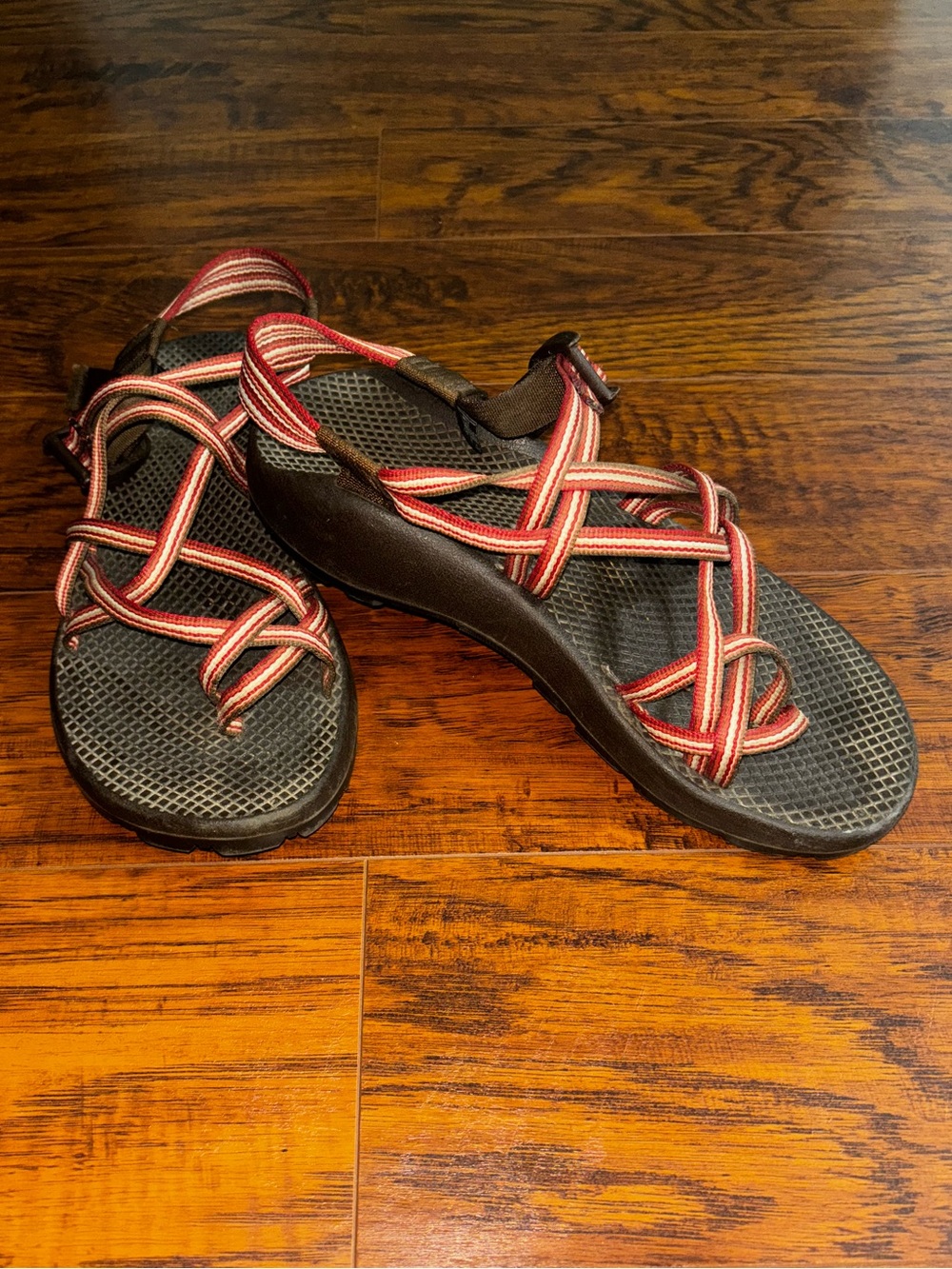 Chaco’s Toe Loop Strappy Sandals ZX2 Red Brown Outdoor Adventure Hiking Shoes